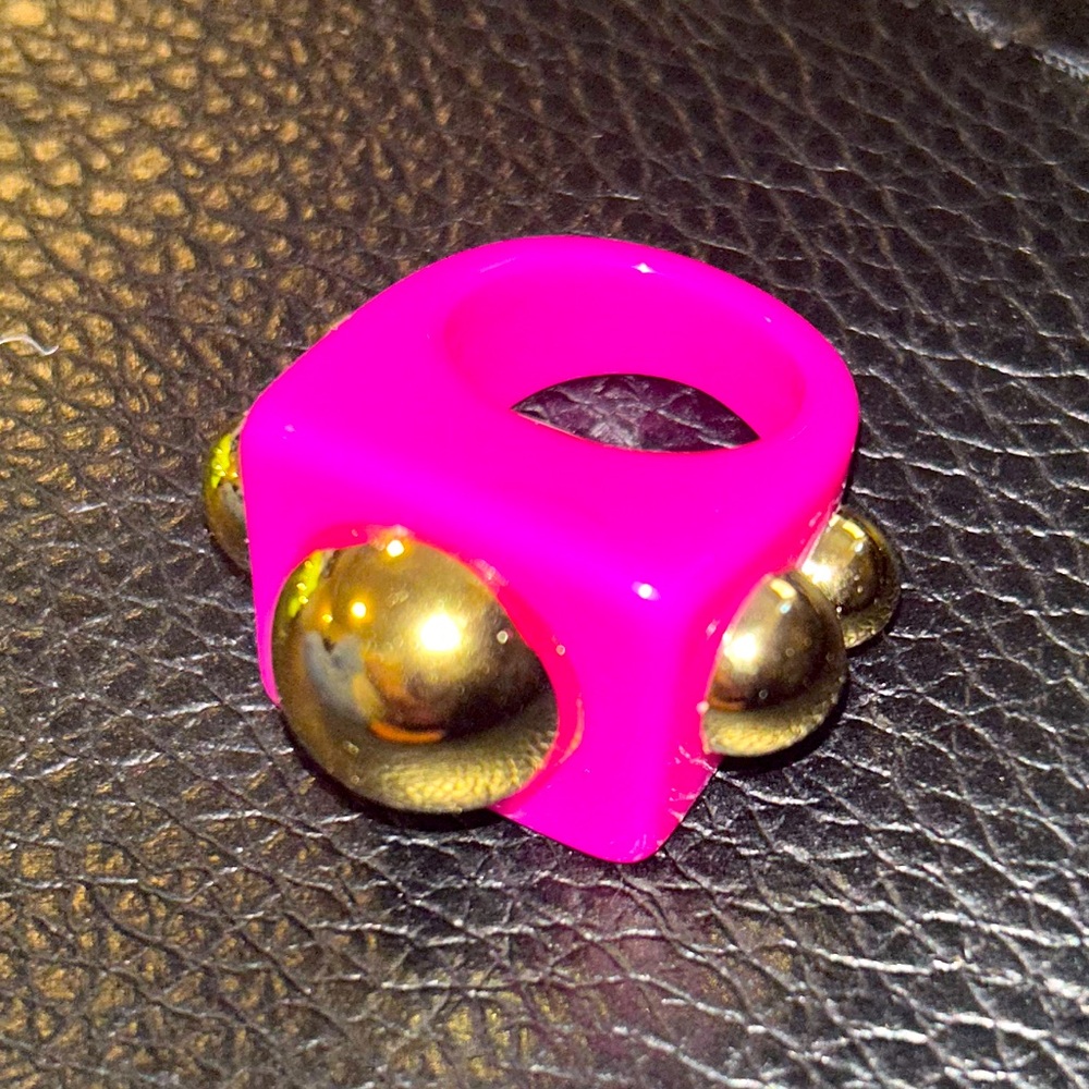 NEW Gold Studded Chunky Oversize Acetate Ring Size 8 High Fashion Edgy Neon Pink